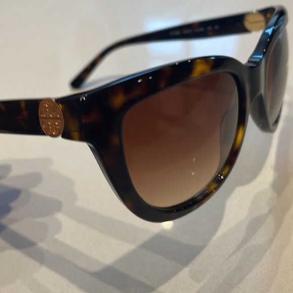 Tory Burch Butterfly Tortoise Brown Gradient Lens Sunglasses with Case- FLAWED - Picture 5 of 9